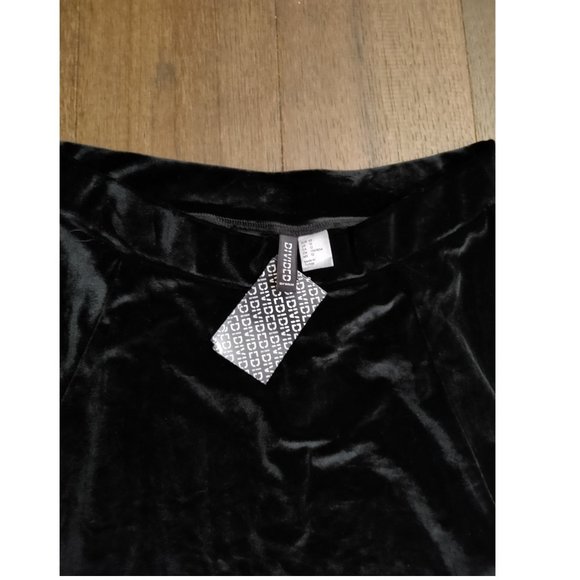 NWT H&M BLACK VELVET SCHOOL GIRL CIRCLE MINI SKIRT(US 12) - Picture 3 of 3